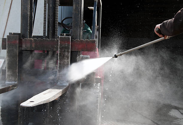 Best Pool Deck Cleaning  in Lake Forest, CA